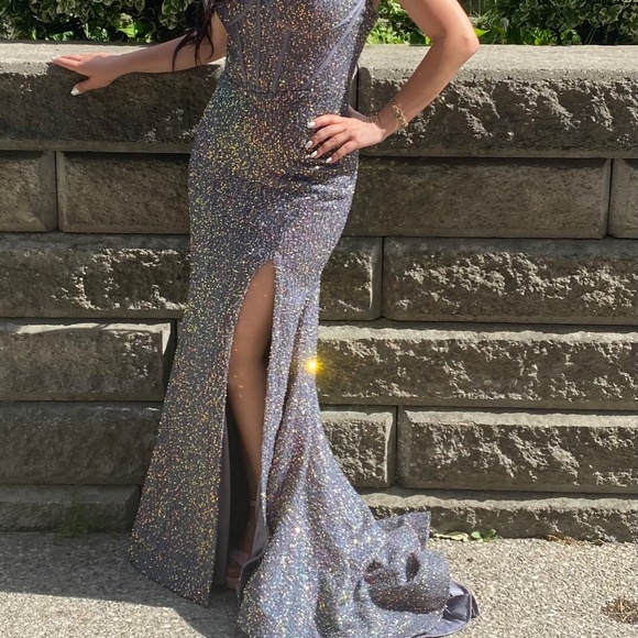 Size 4 Cinderella Divine Sequins Prom Dress - Picture 4 of 10